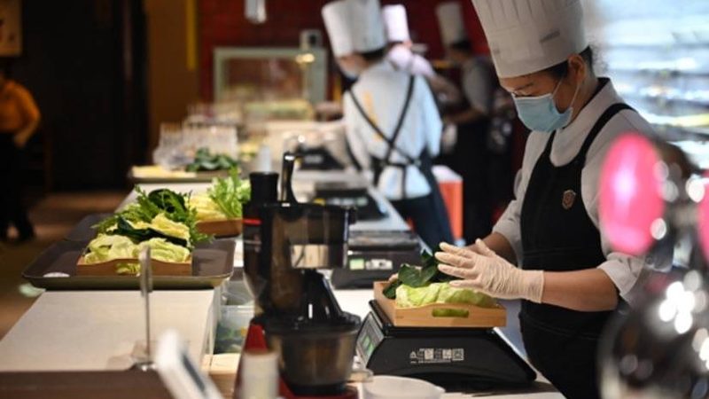 为了更直观地了解速冻食品的营养成分，以下列举了几种常见速冻食品的营养成分对比：