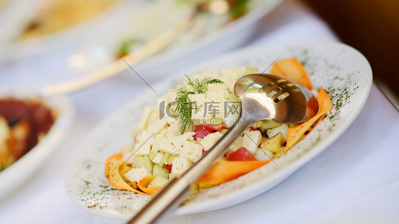 小标题：一、散装零食的批发市场现状